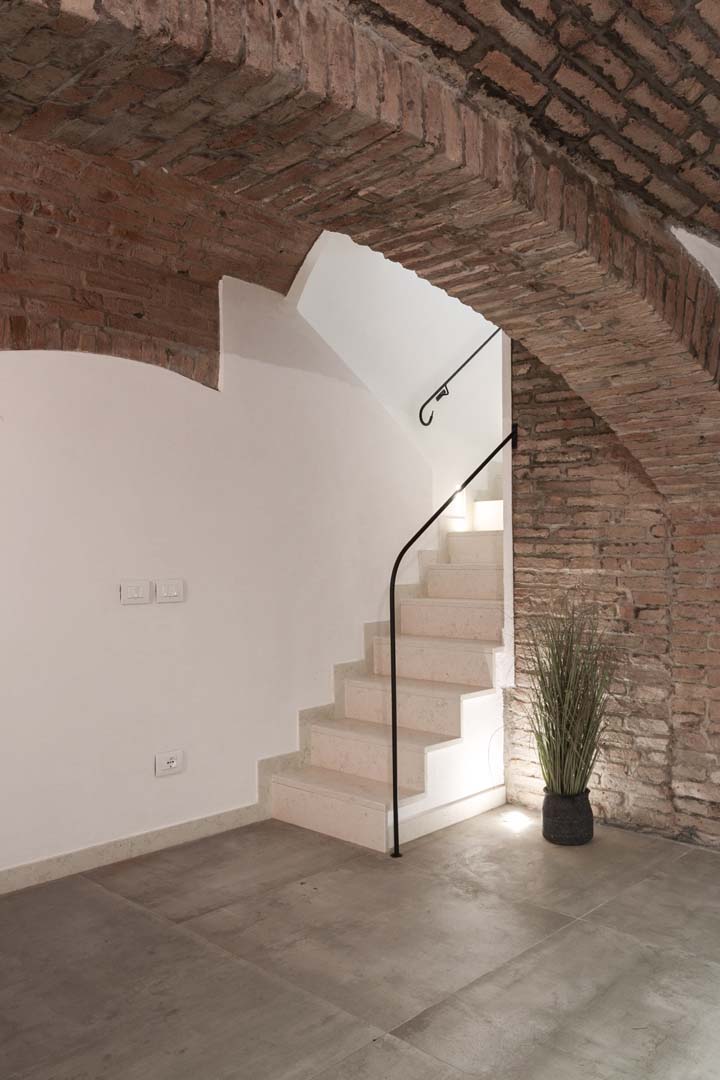 luce su muratura in laterizio progetto Viù Architettura